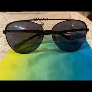 QUAY VIVIENNE AVIATOR SUNGLASSES